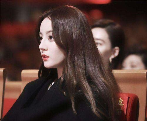 娱乐我杨蜜老公被热巴曝光 今日十大热点新闻吃瓜群众在线爆料免费观看,热巴成焦点，今日十大热点新闻瓜众热议